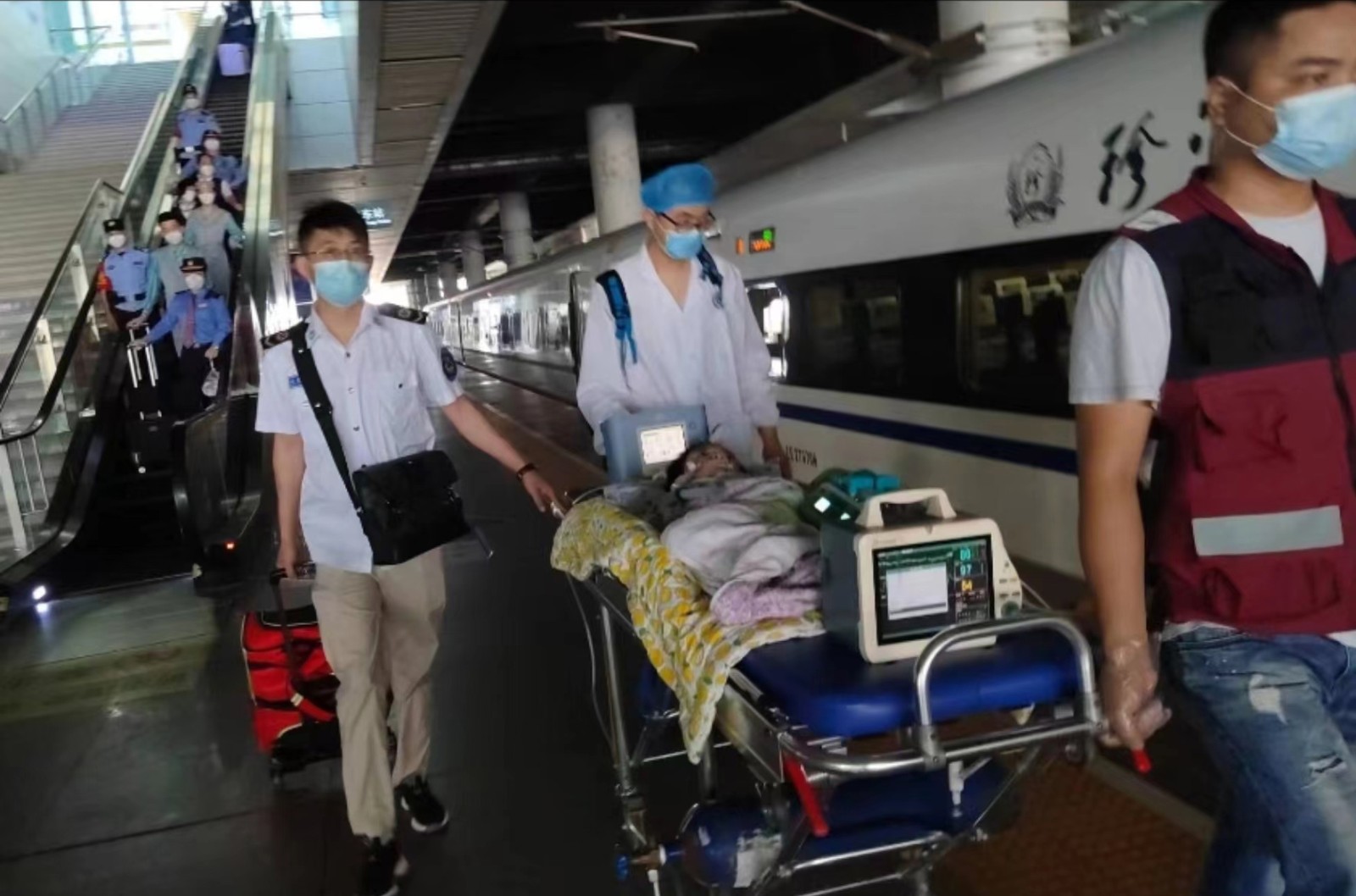 牙克石市高铁转运公司